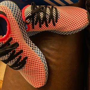 Like new Adidas Deerupt Runner men’s 9